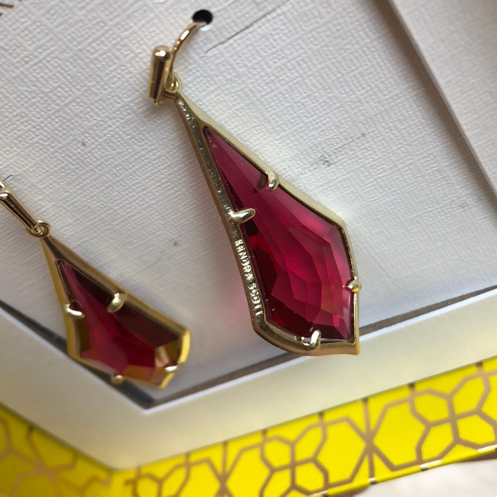 NWT Kendra Scott Olivia Earrings in Berry - Picture 4 of 4